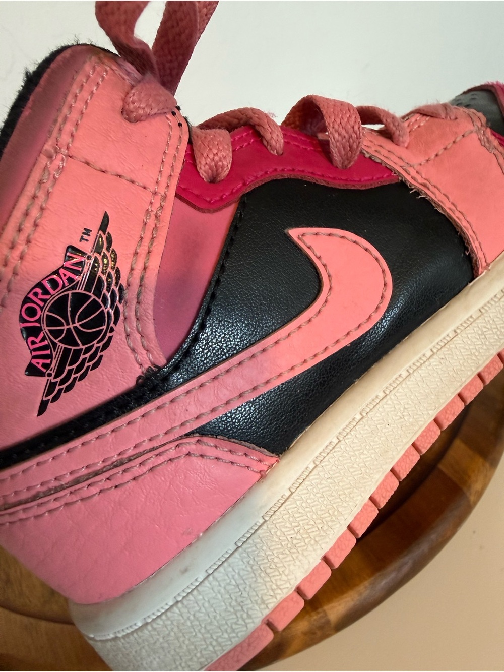 Nike Air Jordan 1 Mid Shoes Size 11C Pink Basketball Sneakers 640734-662 Child - Picture 4 of 10